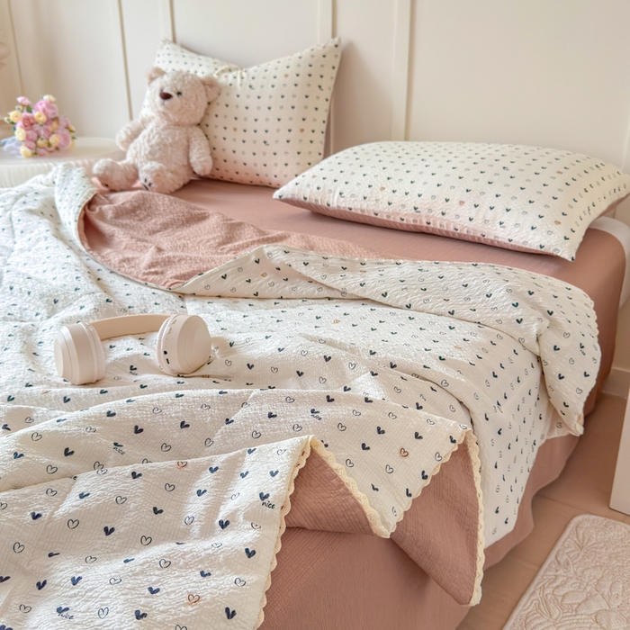 91家纺网 家纺一手货源 找家纺 梦舒阳 2026新款泡芙棉夏被花边款泡芙纱夏凉被四件套空调被带小熊吊牌 幸运