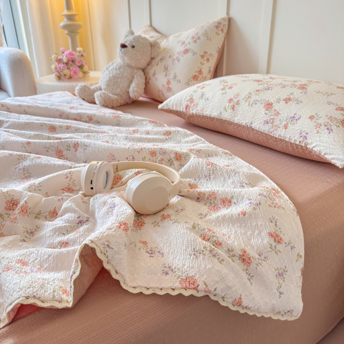 91家纺网 家纺一手货源 找家纺 梦舒阳 2026新款泡芙棉夏被花边款泡芙纱夏凉被四件套空调被带小熊吊牌 暖阳