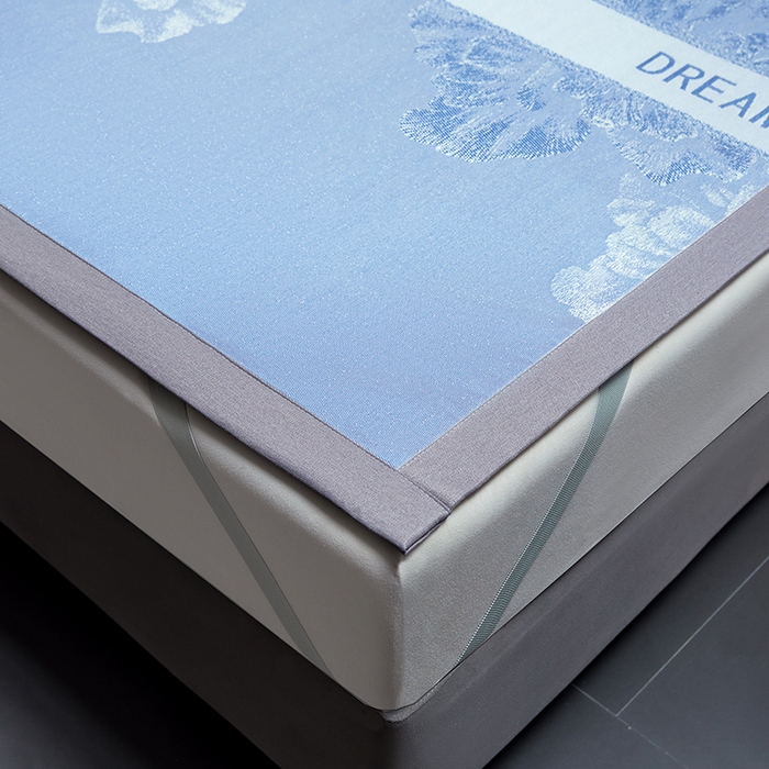 91家纺网 家纺一手货源 找家纺 航途席业 2026新款星河织梦提花粗冰丝席凉席席子 晴川蓝