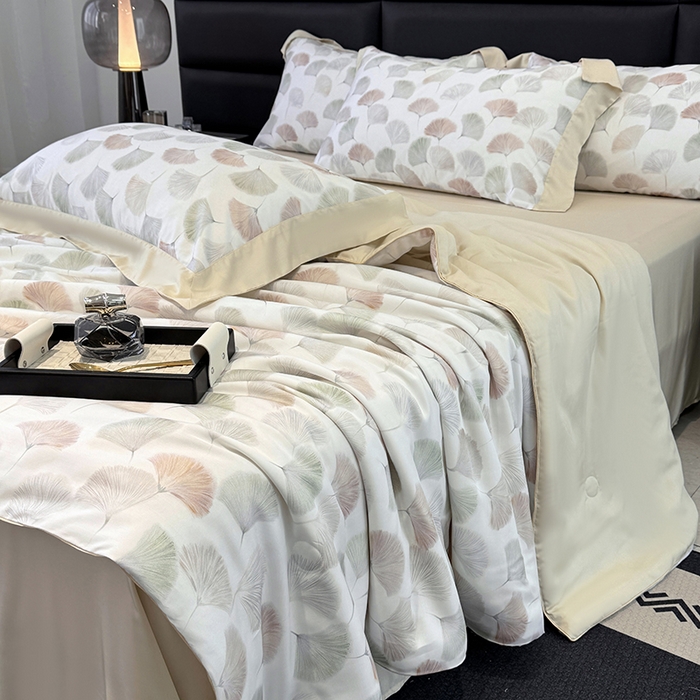 91家纺网 家纺一手货源 找家纺 玉相逢 2026春夏新款莱赛尔天丝夏被嵌绳款数码印花单夏被夏被四件套 林间秘信