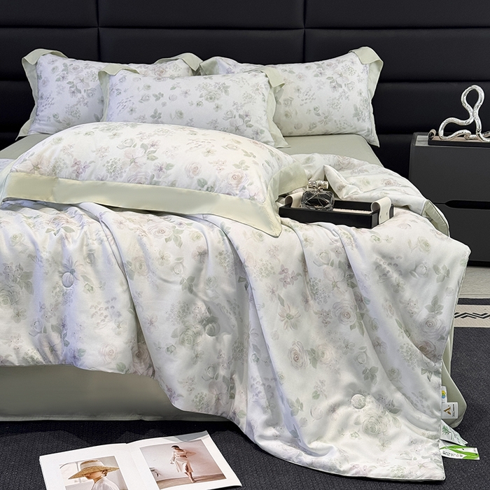 91家纺网 家纺一手货源 找家纺 玉相逢 2026春夏新款莱赛尔天丝夏被嵌绳款数码印花单夏被夏被四件套 念池花