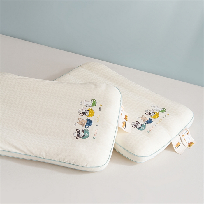 91家纺网 家纺一手货源 找家纺 （总）永乐枕芯 2026新款四只小狗护颈儿童枕枕头枕芯