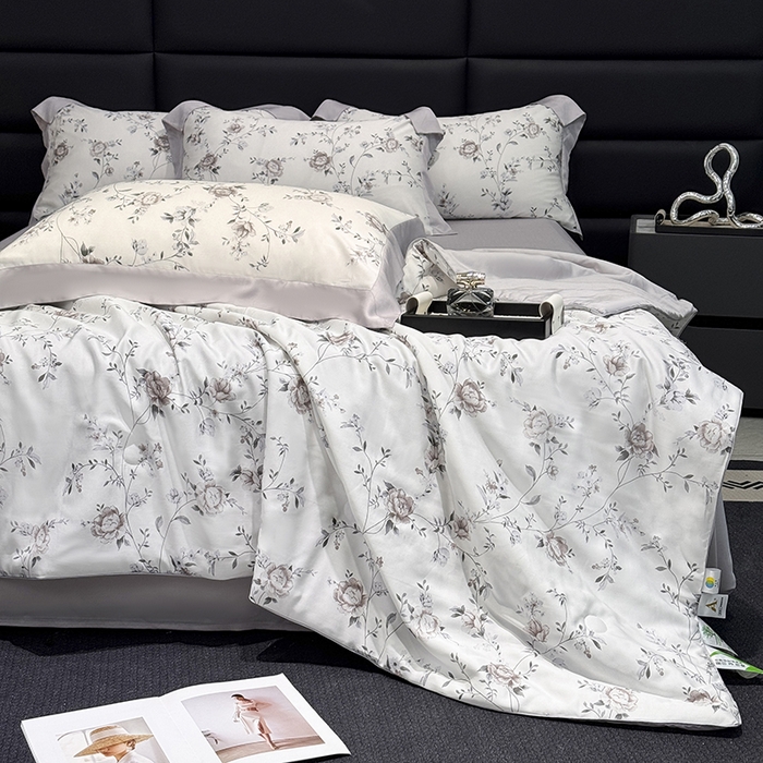 91家纺网 家纺一手货源 找家纺 玉相逢 2026春夏新款莱赛尔天丝夏被嵌绳款数码印花单夏被夏被四件套 情依