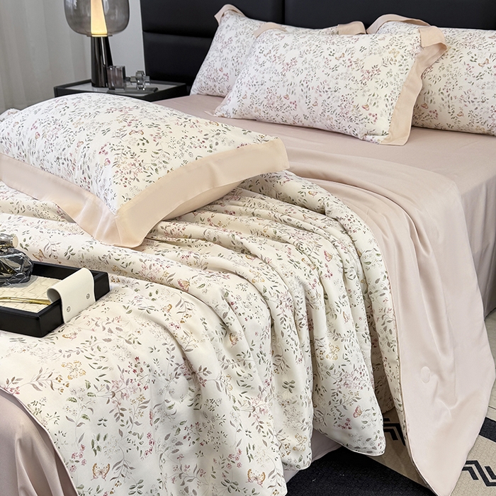 91家纺网 家纺一手货源 找家纺 玉相逢 2026春夏新款莱赛尔天丝夏被嵌绳款数码印花单夏被夏被四件套 吟禾暮