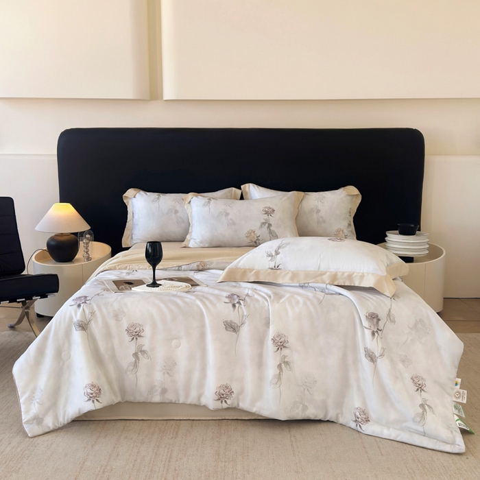 91家纺网 家纺一手货源 找家纺 玉相逢 2026春夏新款莱赛尔天丝夏被嵌绳款数码印花单夏被夏被四件套 玫瑰絮语