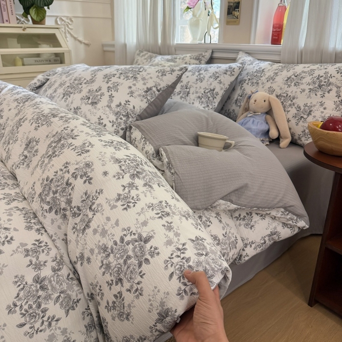 91家纺网 家纺一手货源 找家纺 鑫佳居 2026新款水洗针织提花双层纱四件套 雾影玫瑰