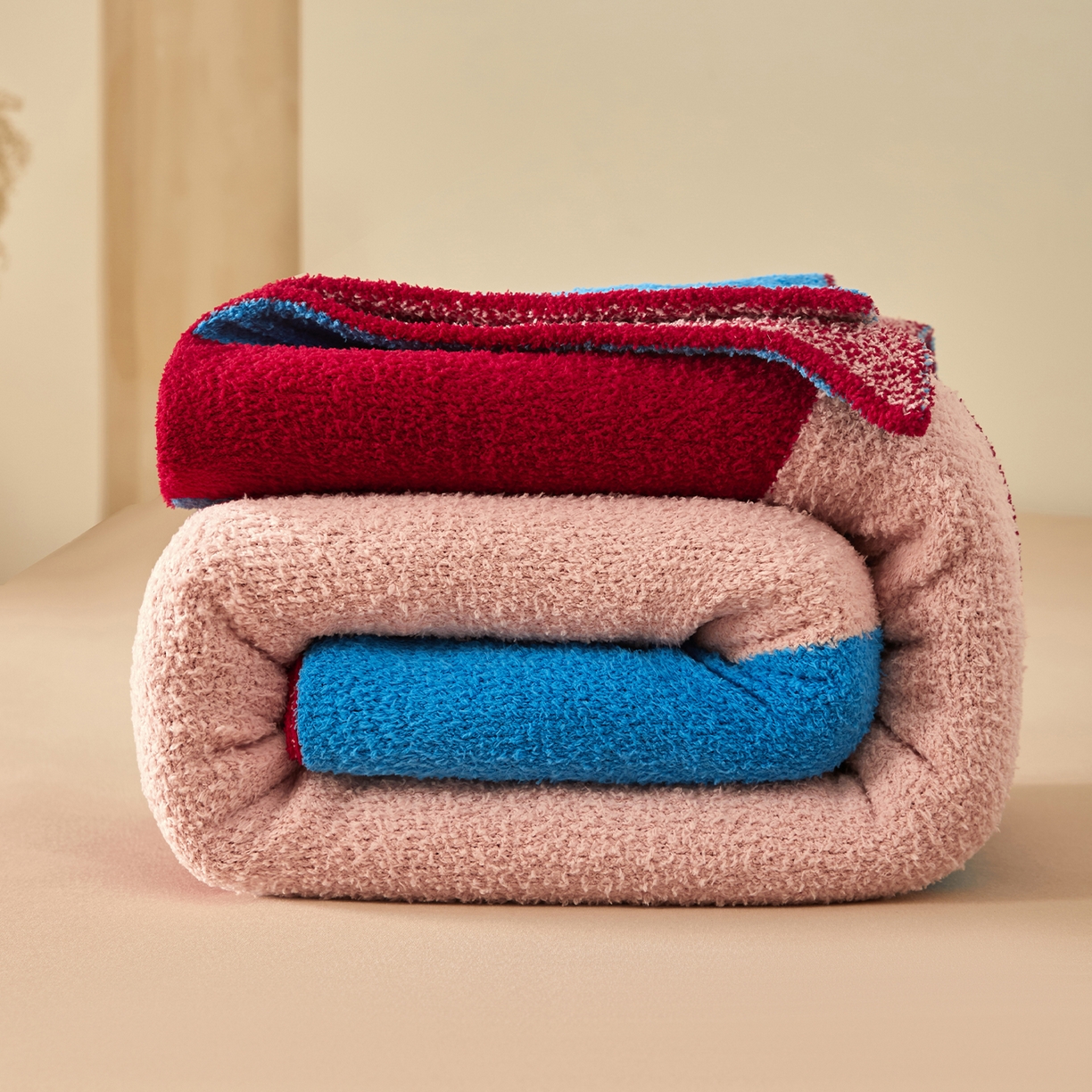 91家纺网 家纺一手货源 找家纺 航途席业 2026新款半边绒毛毯毯子 格间红蓝