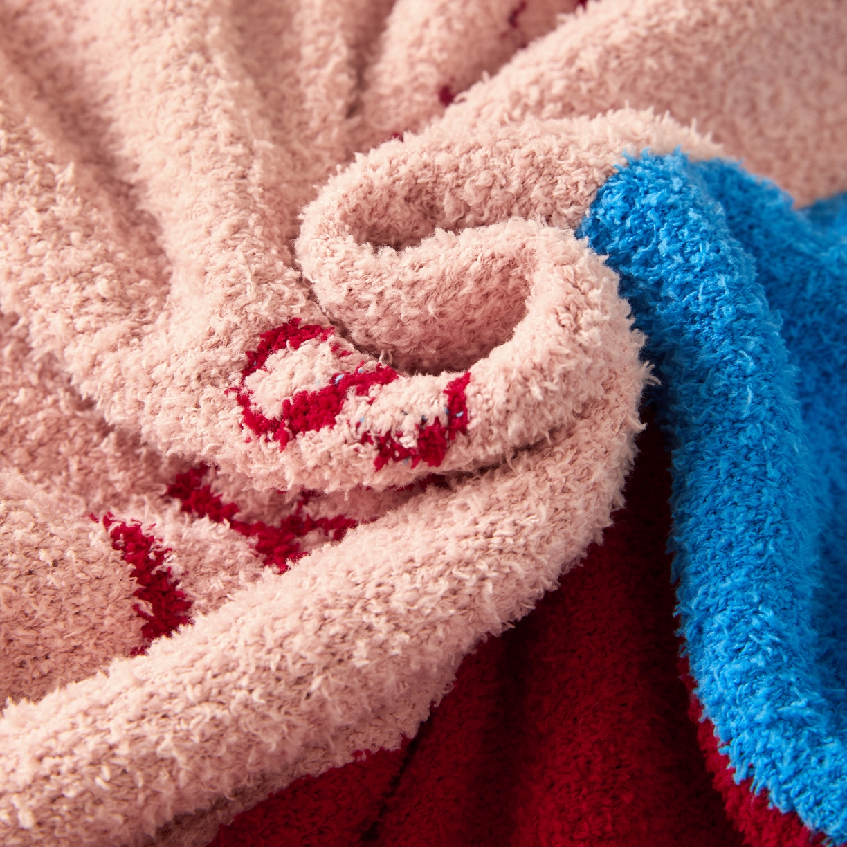 91家纺网 家纺一手货源 找家纺 航途席业 2026新款半边绒毛毯毯子 格间红蓝