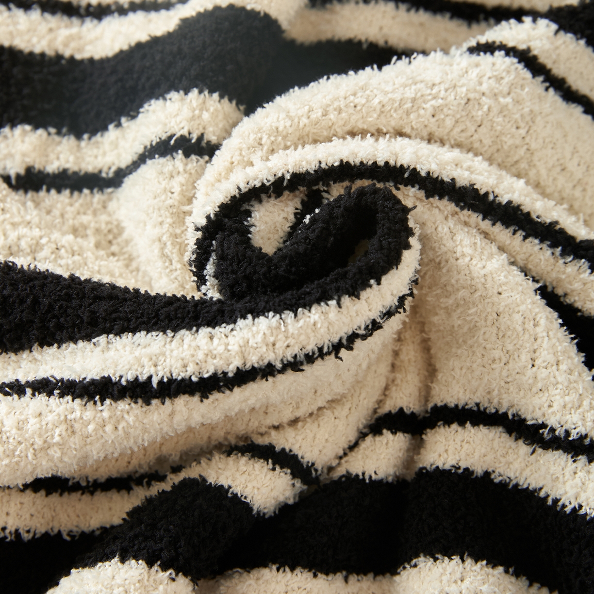 91家纺网 家纺一手货源 找家纺 航途席业 2026新款半边绒毛毯毯子 黑白简格