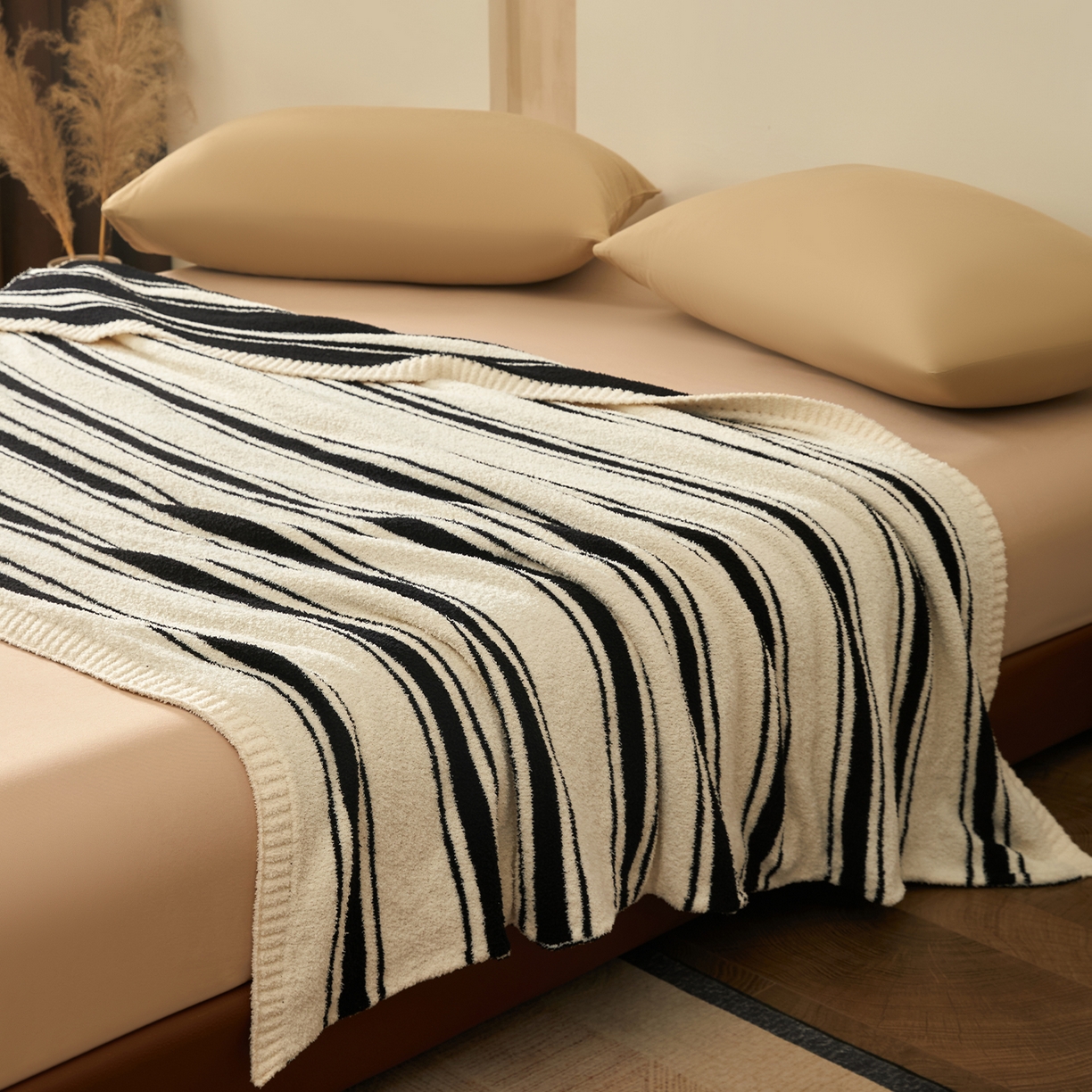 91家纺网 家纺一手货源 找家纺 航途席业 2026新款半边绒毛毯毯子 黑白简格