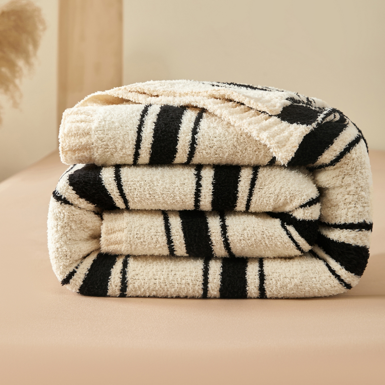 91家纺网 家纺一手货源 找家纺 航途席业 2026新款半边绒毛毯毯子 黑白简格