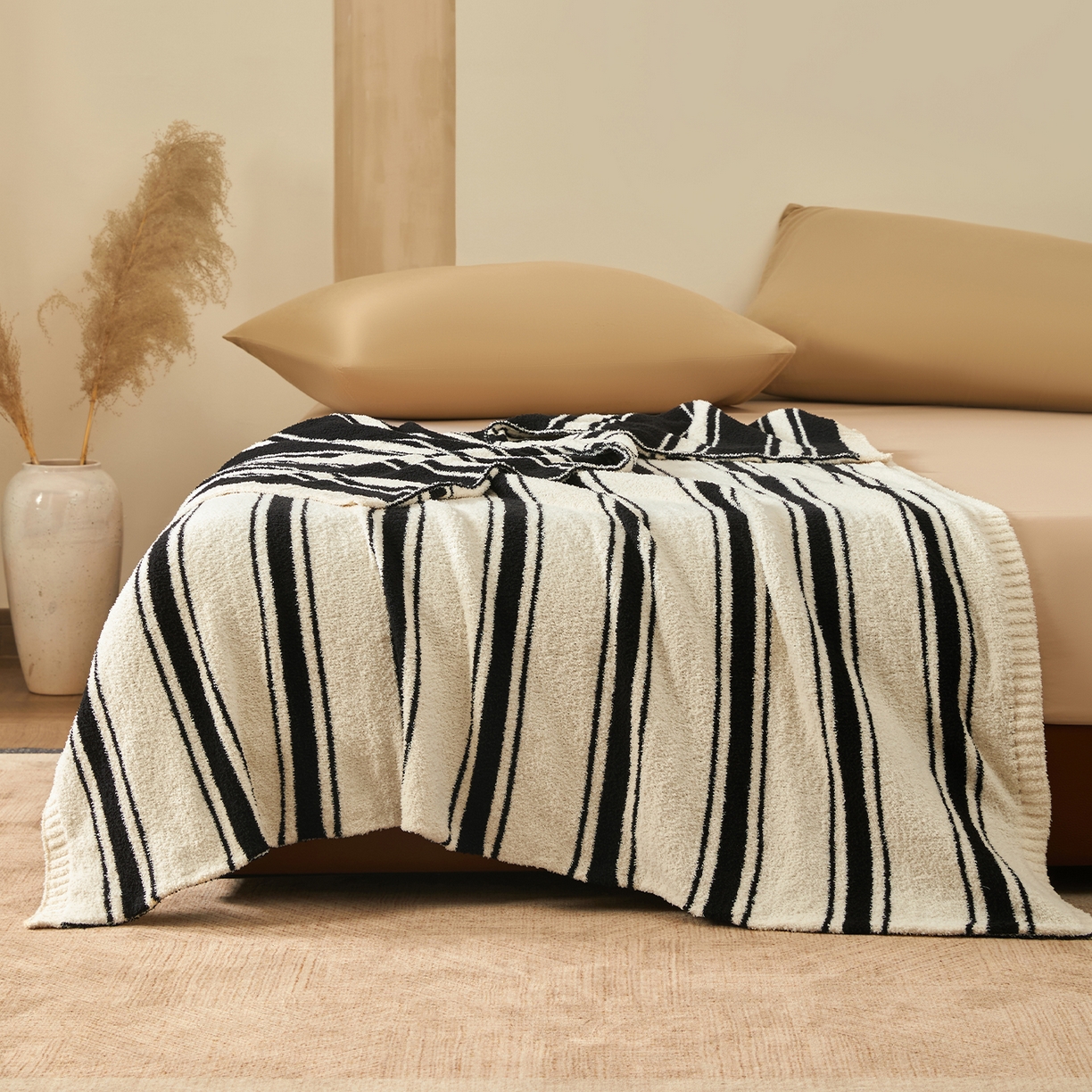 91家纺网 家纺一手货源 找家纺 航途席业 2026新款半边绒毛毯毯子 黑白简格