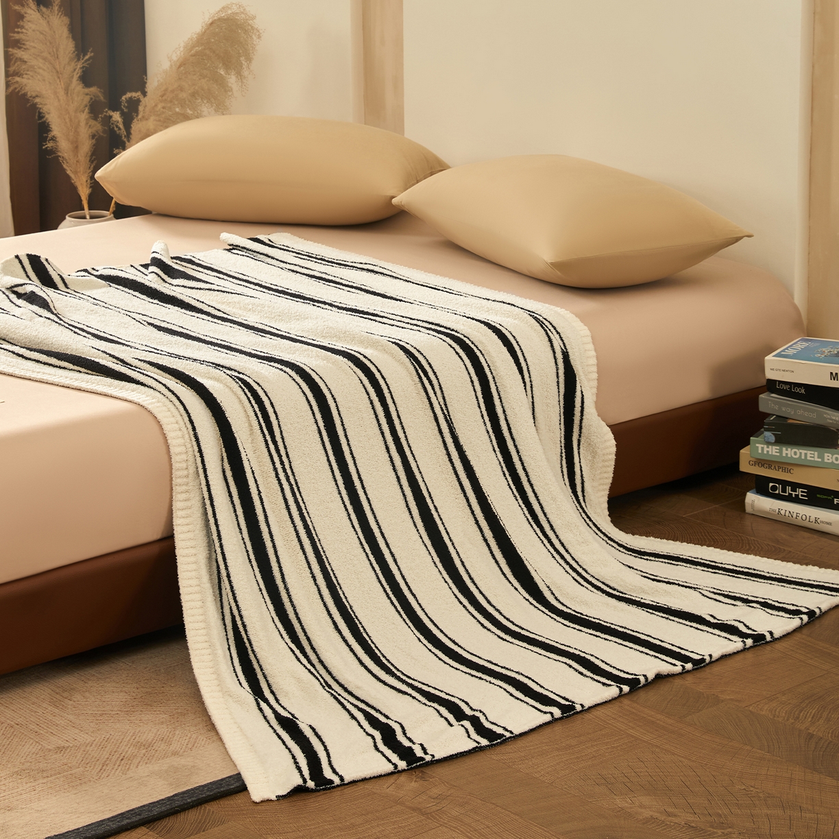 91家纺网 家纺一手货源 找家纺 航途席业 2026新款半边绒毛毯毯子 黑白简格