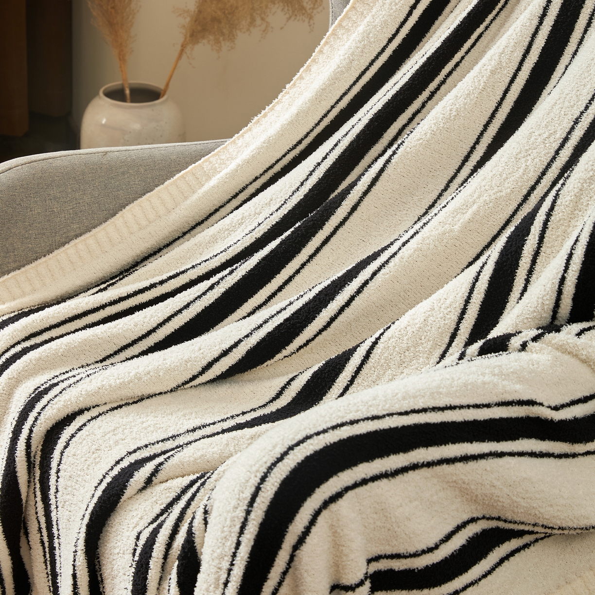 91家纺网 家纺一手货源 找家纺 航途席业 2026新款半边绒毛毯毯子 黑白简格