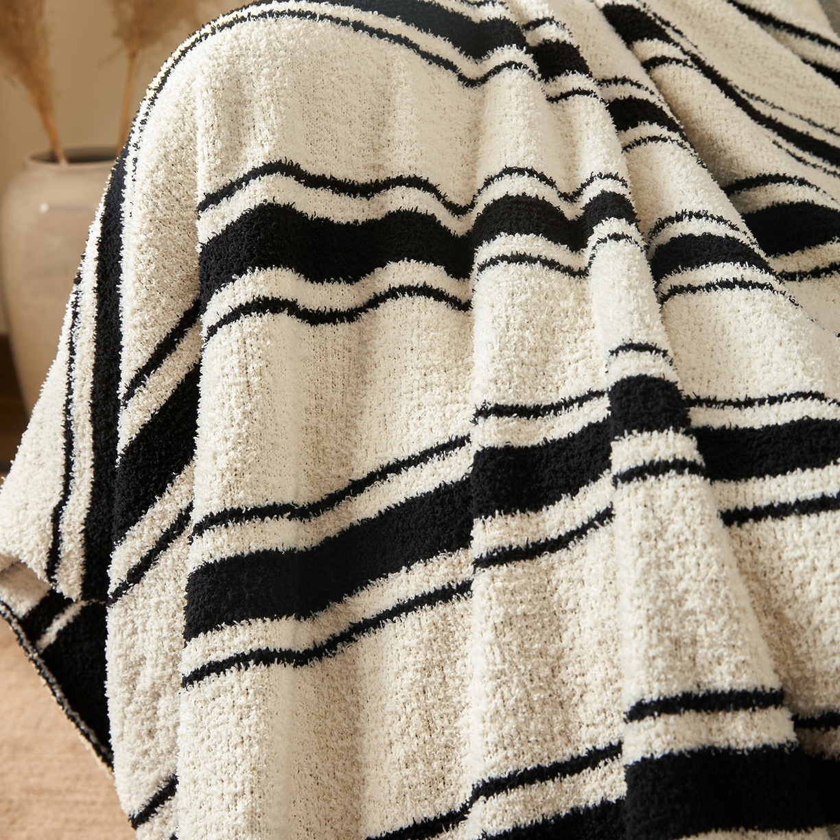 91家纺网 家纺一手货源 找家纺 航途席业 2026新款半边绒毛毯毯子 黑白简格