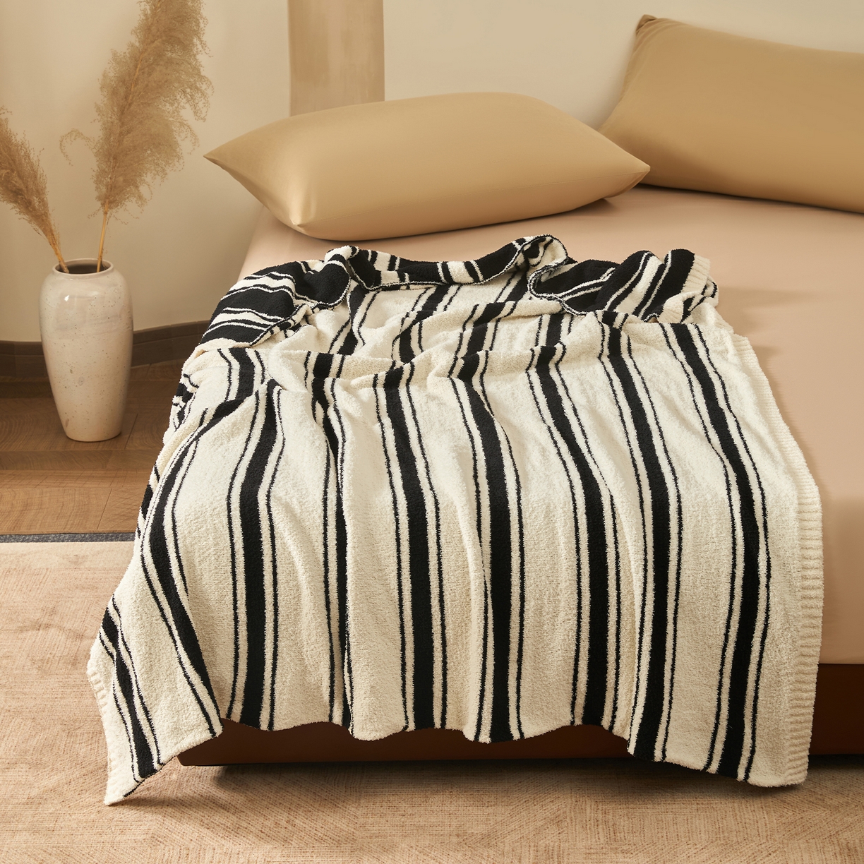 91家纺网 家纺一手货源 找家纺 航途席业 2026新款半边绒毛毯毯子 黑白简格