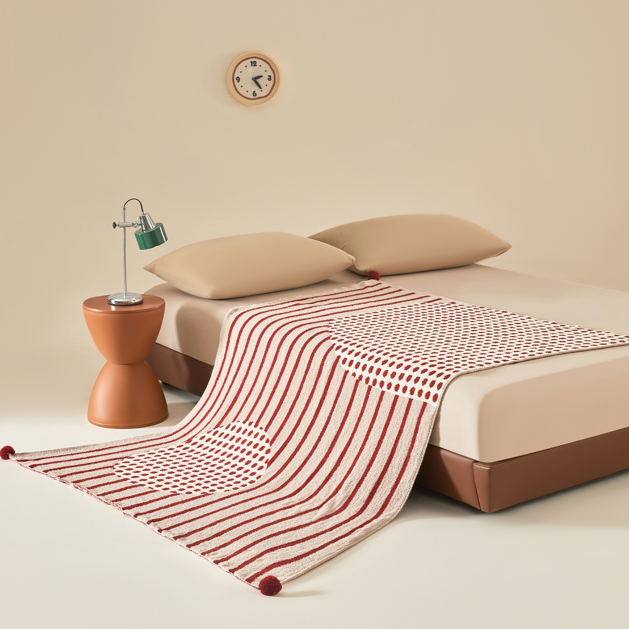 91家纺网 家纺一手货源 找家纺 航途席业 2026新款半边绒毛毯毯子 红色竖条点点