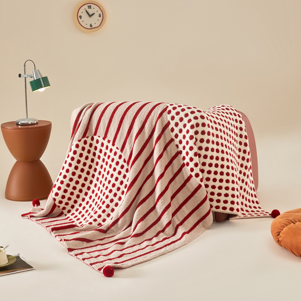 91家纺网 家纺一手货源 找家纺 航途席业 2026新款半边绒毛毯毯子 红色竖条点点