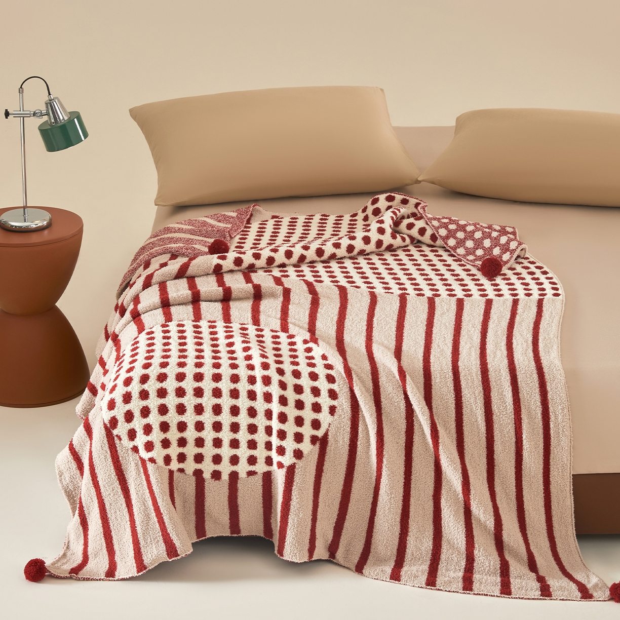 91家纺网 家纺一手货源 找家纺 航途席业 2026新款半边绒毛毯毯子 红色竖条点点