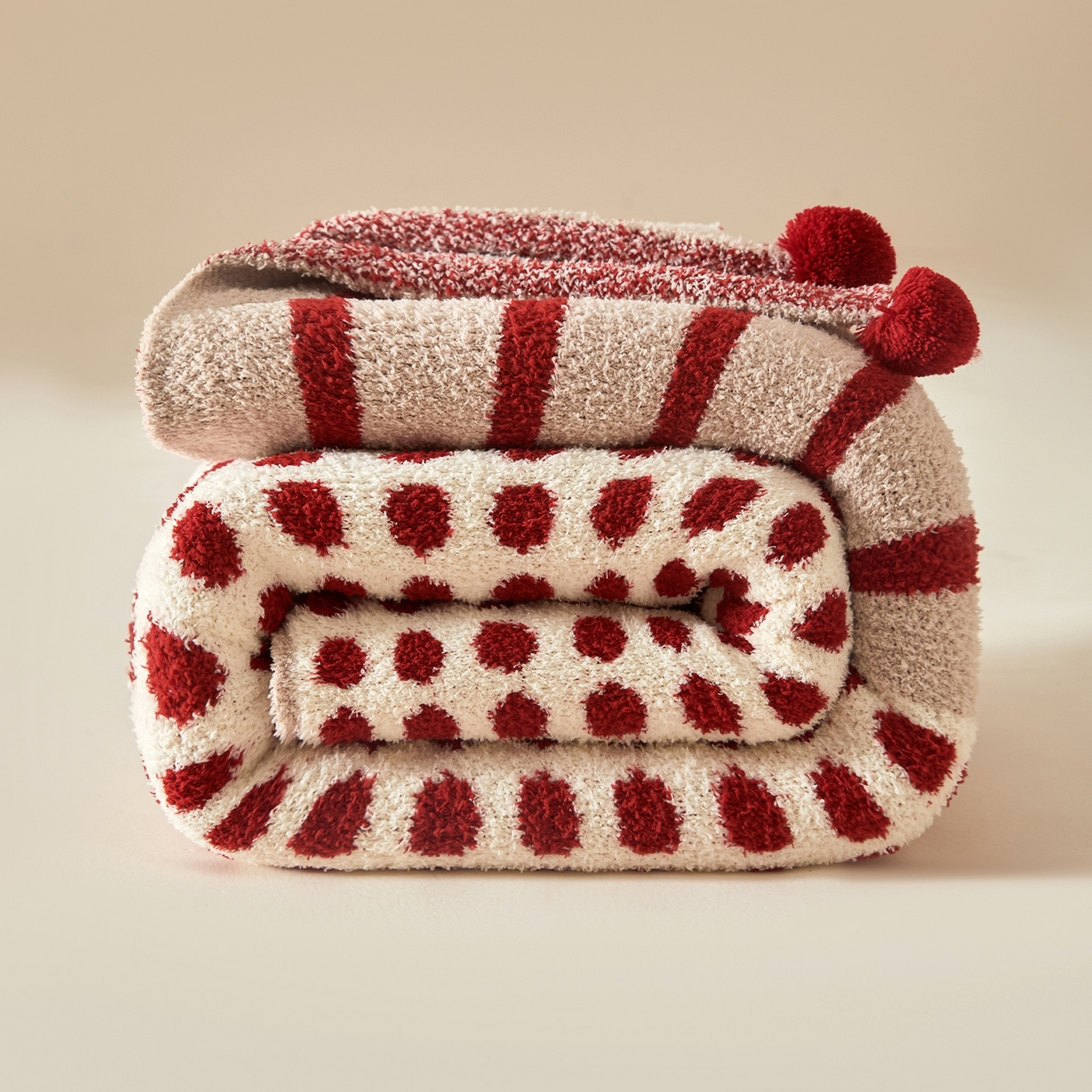 91家纺网 家纺一手货源 找家纺 航途席业 2026新款半边绒毛毯毯子 红色竖条点点