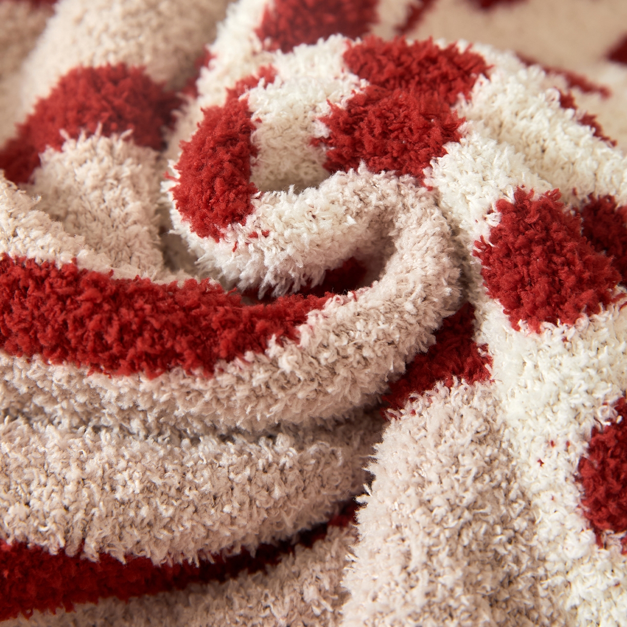 91家纺网 家纺一手货源 找家纺 航途席业 2026新款半边绒毛毯毯子 红色竖条点点