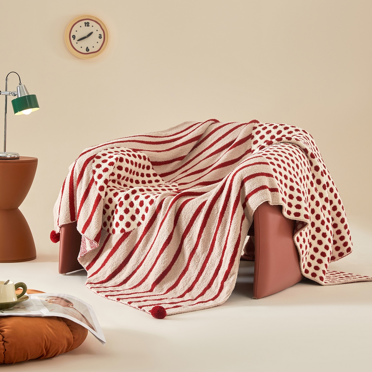 91家纺网 家纺一手货源 找家纺 航途席业 2026新款半边绒毛毯毯子 红色竖条点点