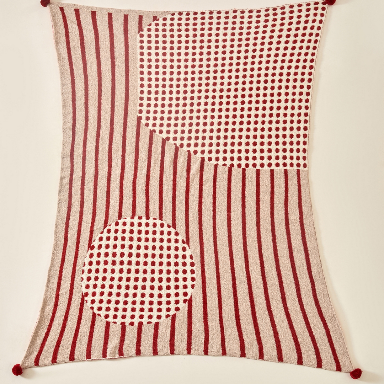 91家纺网 家纺一手货源 找家纺 航途席业 2026新款半边绒毛毯毯子 红色竖条点点