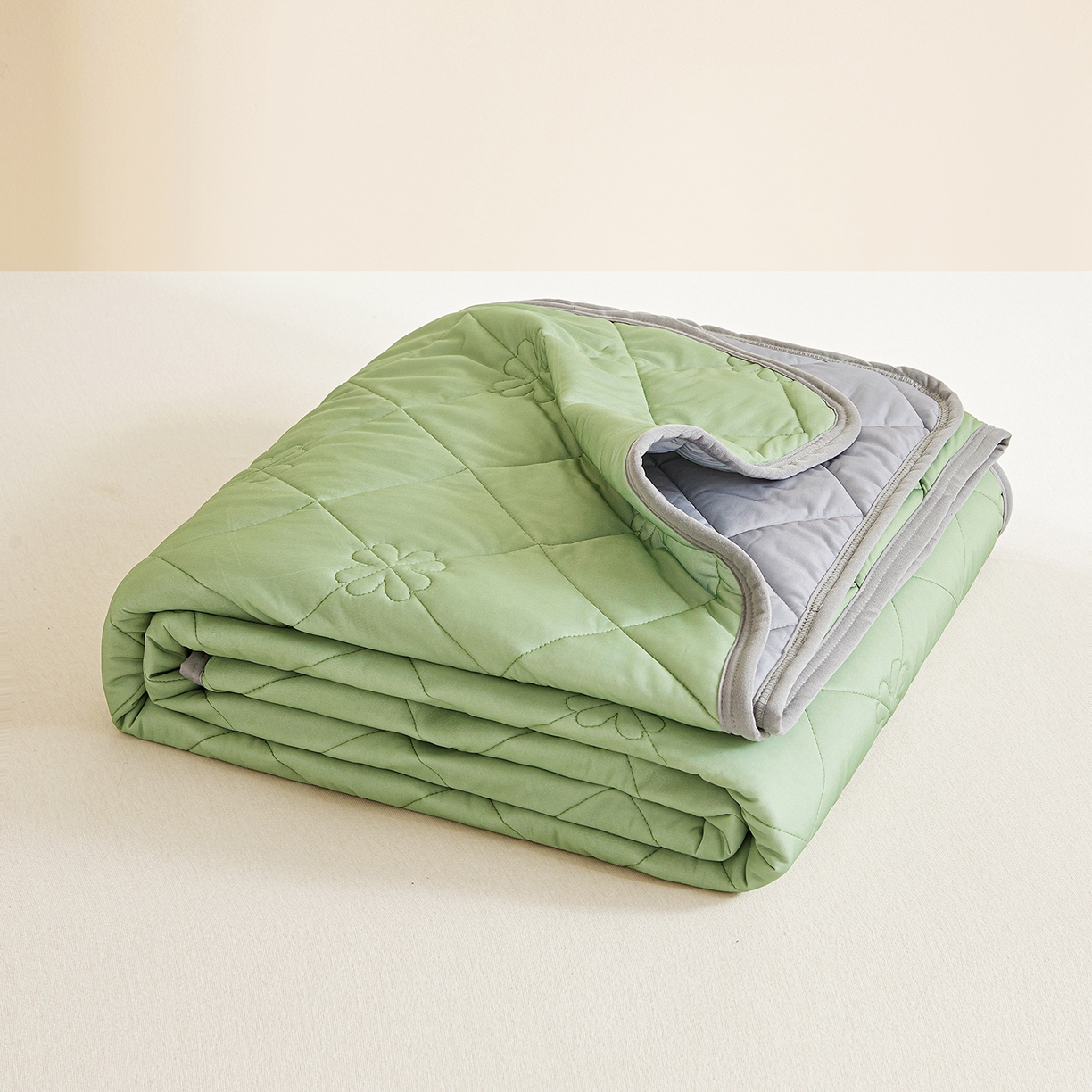 91家纺网 家纺一手货源 找家纺 魅图家纺 2026新款跨境A类凉感丝夏被-中文版 双拼-抹茶绿