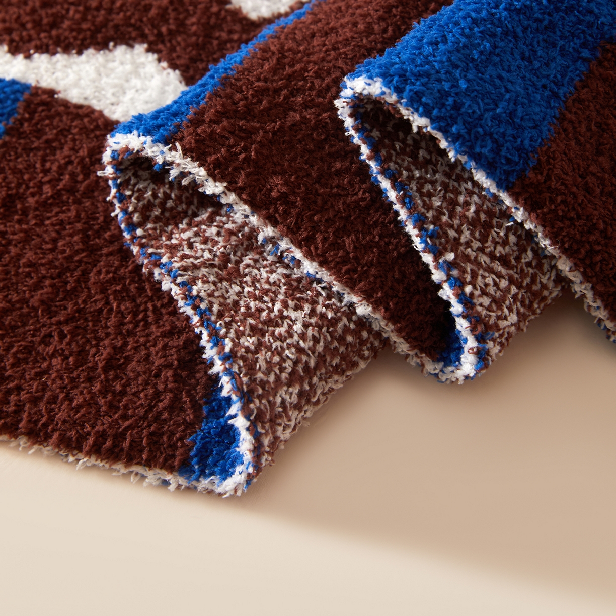 91家纺网 家纺一手货源 找家纺 航途席业 2026新款半边绒毛毯毯子 雪纳瑞