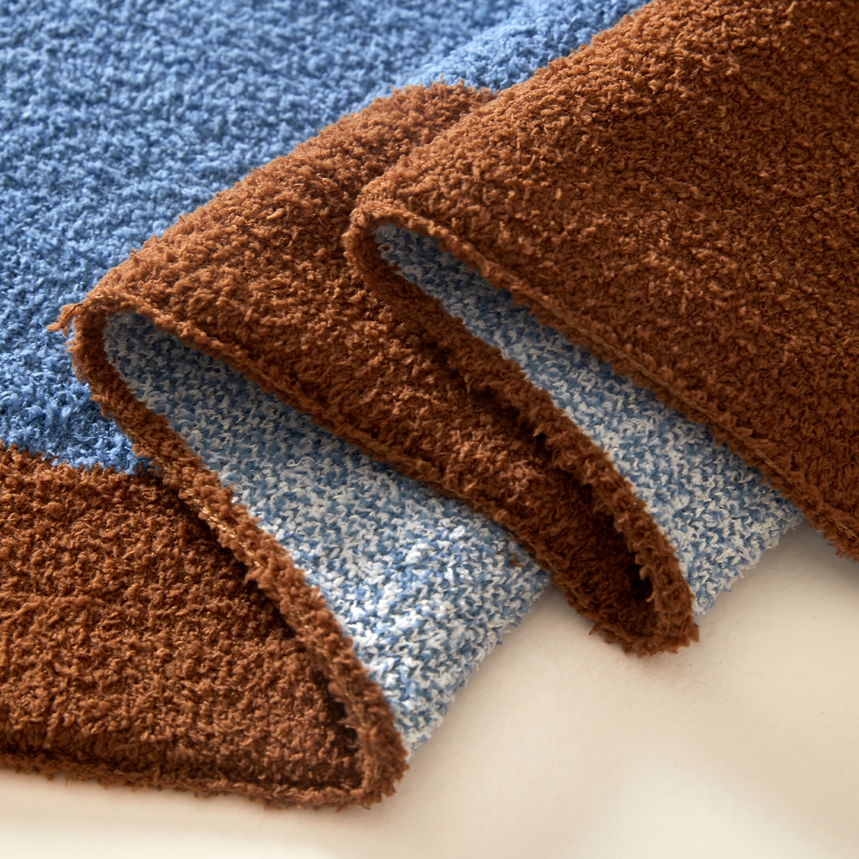 91家纺网 家纺一手货源 找家纺 航途席业 2026新款半边绒毛毯毯子 慵懒猫