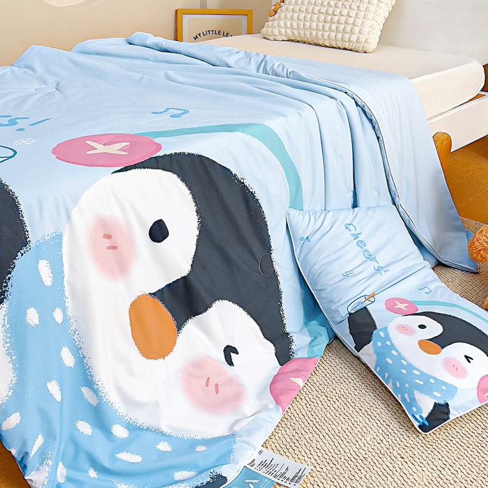 91家纺网 家纺一手货源 找家纺 御棉坊2026新款A类锦氨数码印花大版蚕丝儿童夏凉被幼儿园午睡被宝宝夏季空调被薄被子 动感企鹅