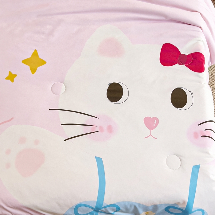 91家纺网 家纺一手货源 找家纺 御棉坊2026新款A类锦氨数码印花大版蚕丝儿童夏凉被幼儿园午睡被宝宝夏季空调被薄被子 美美猫