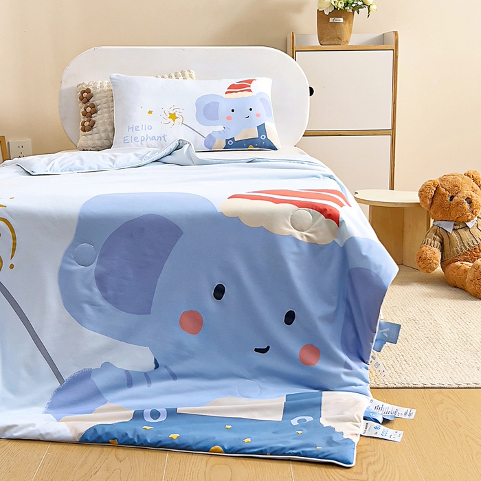 91家纺网 家纺一手货源 找家纺 御棉坊2026新款A类锦氨数码印花大版蚕丝儿童夏凉被幼儿园午睡被宝宝夏季空调被薄被子 魔法小象