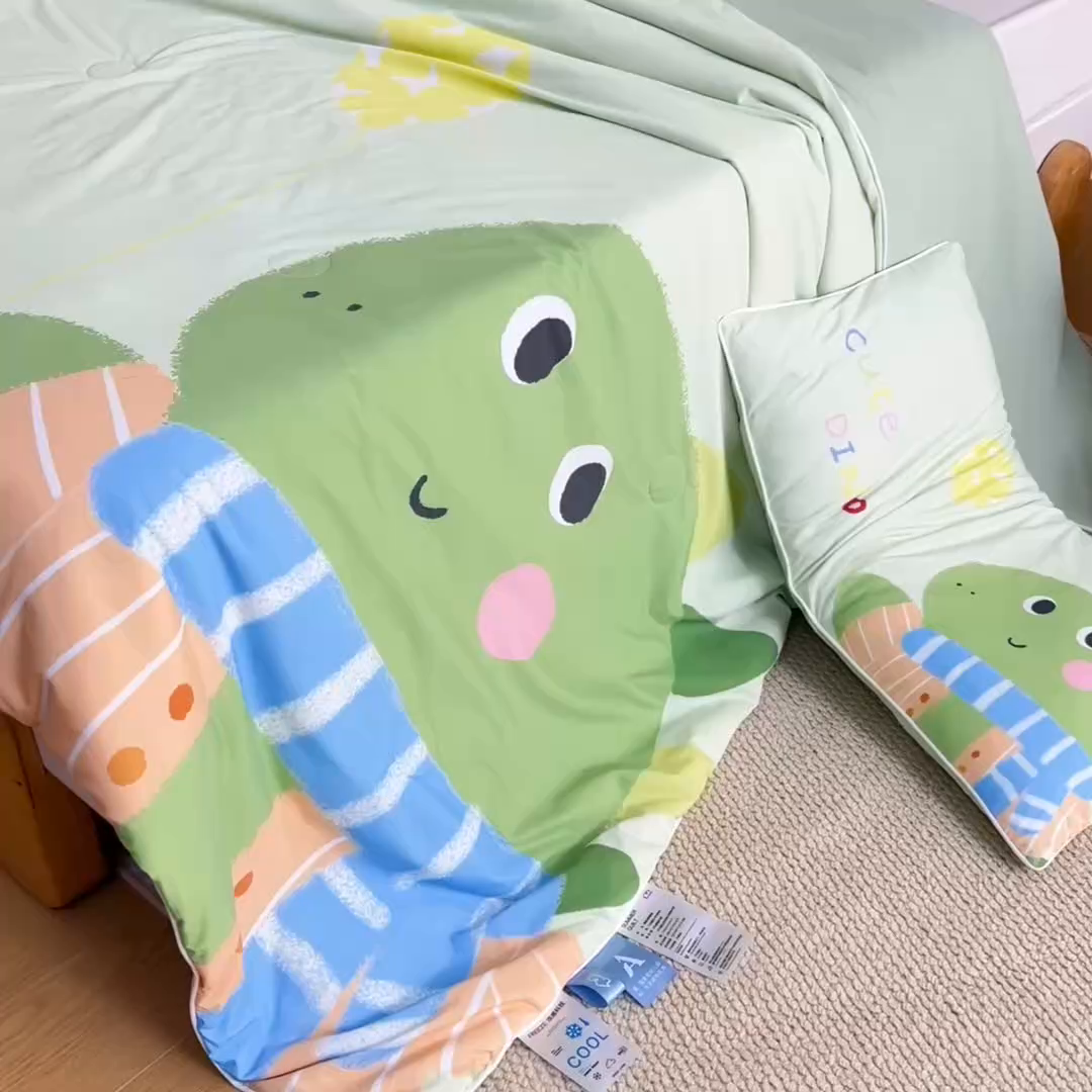 91家纺网 家纺一手货源 找家纺 御棉坊2026新款A类锦氨数码印花大版蚕丝儿童夏凉被幼儿园午睡被宝宝夏季空调被薄被子 俏皮龙