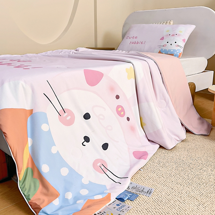 91家纺网 家纺一手货源 找家纺 御棉坊2026新款A类锦氨数码印花大版蚕丝儿童夏凉被幼儿园午睡被宝宝夏季空调被薄被子 兔妹妹