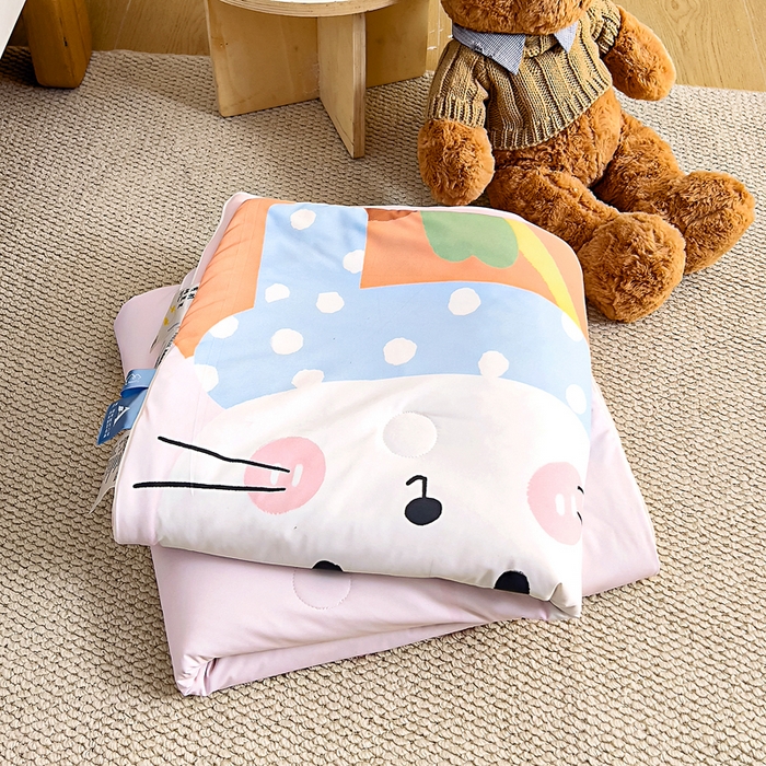 91家纺网 家纺一手货源 找家纺 御棉坊2026新款A类锦氨数码印花大版蚕丝儿童夏凉被幼儿园午睡被宝宝夏季空调被薄被子 兔妹妹