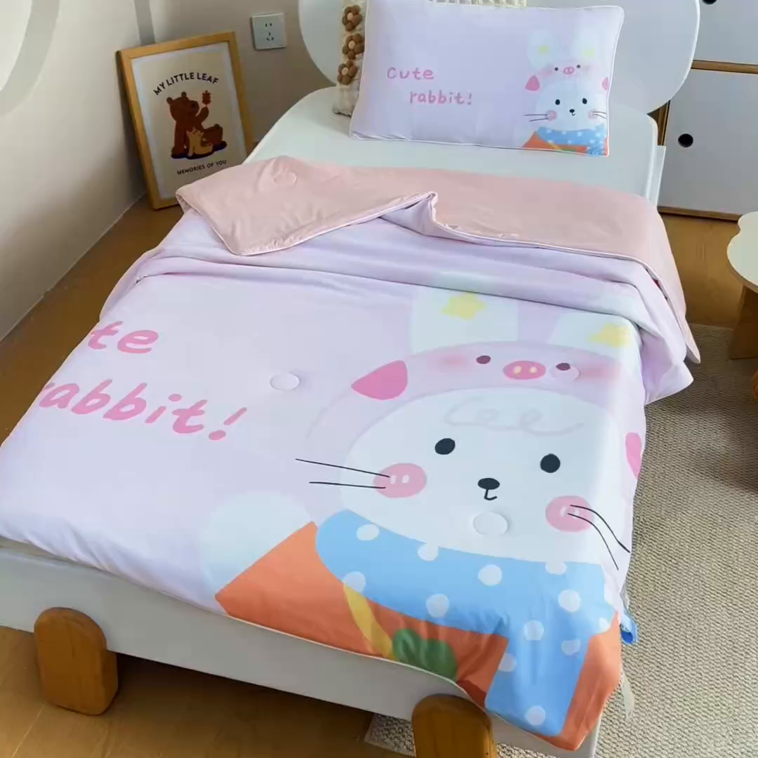 91家纺网 家纺一手货源 找家纺 御棉坊2026新款A类锦氨数码印花大版蚕丝儿童夏凉被幼儿园午睡被宝宝夏季空调被薄被子 兔妹妹