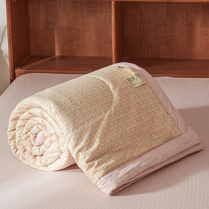 91家纺网 家纺一手货源 找家纺 熙宴家纺 2026新款云感泡芙棉花夏被四件套 粉方格