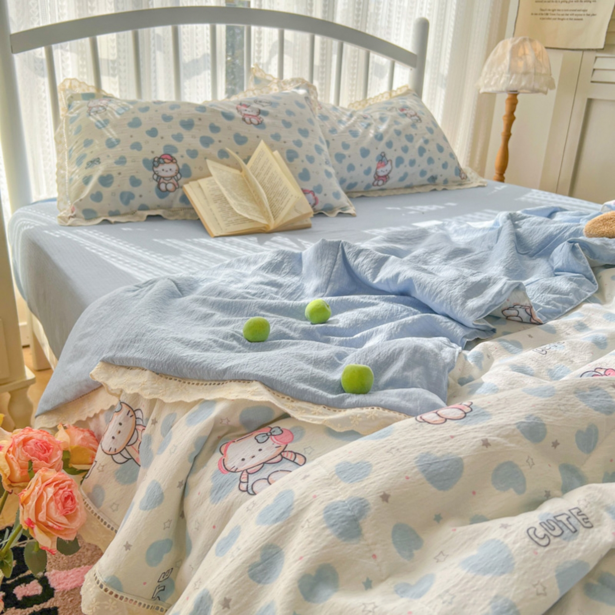 91家纺网 家纺一手货源 找家纺 港岛妹妹 2026新款镂空花边夏被 夏被四件套 爱心凯蒂