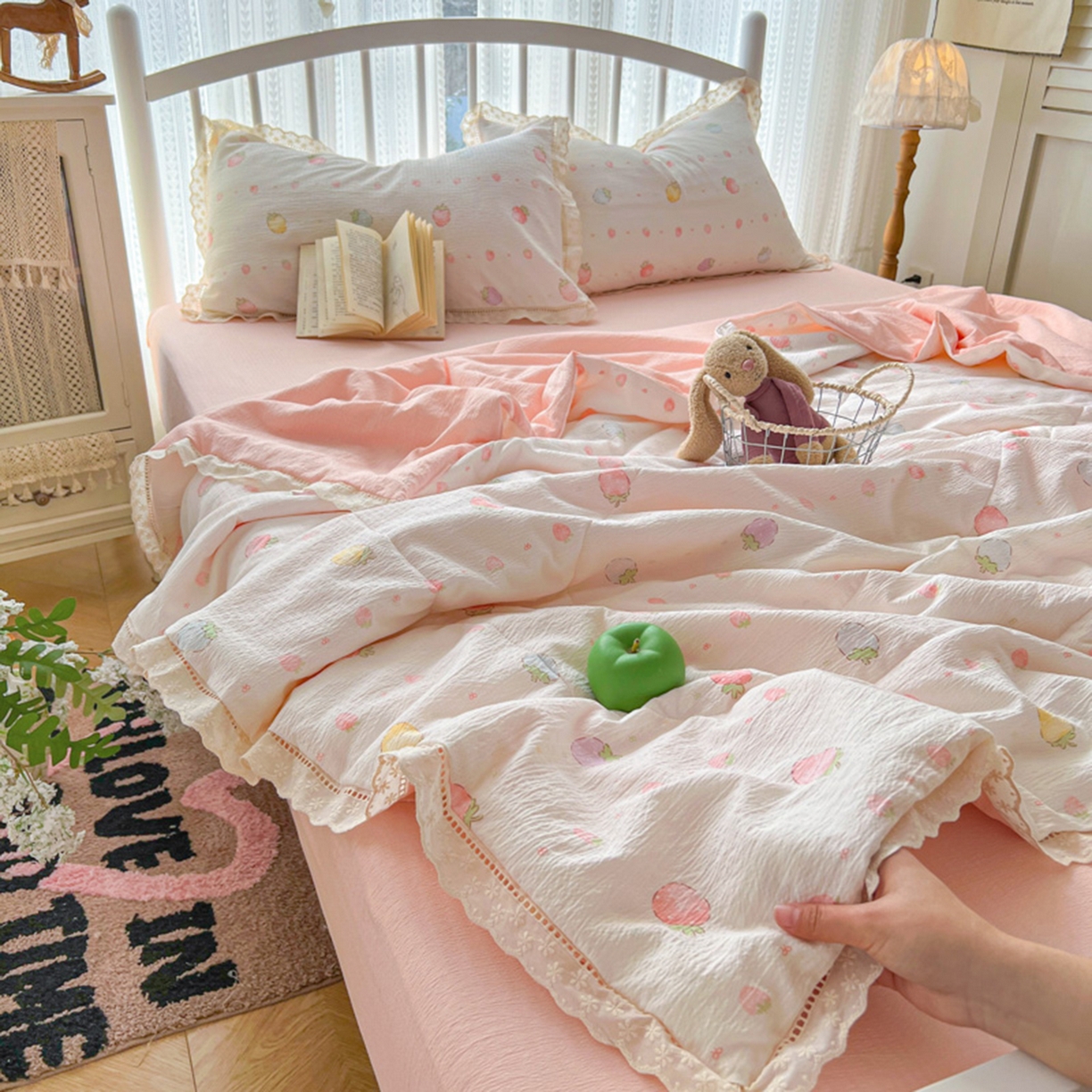 港岛妹妹 2026新款镂空花边夏被 夏被四件套 草莓果园