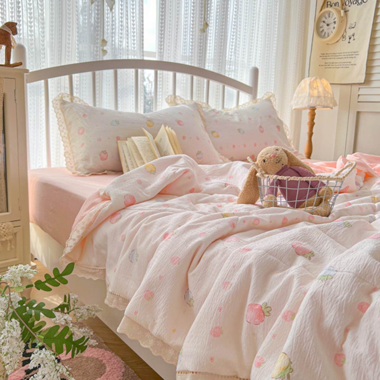 91家纺网 家纺一手货源 找家纺 港岛妹妹 2026新款镂空花边夏被 夏被四件套 草莓果园