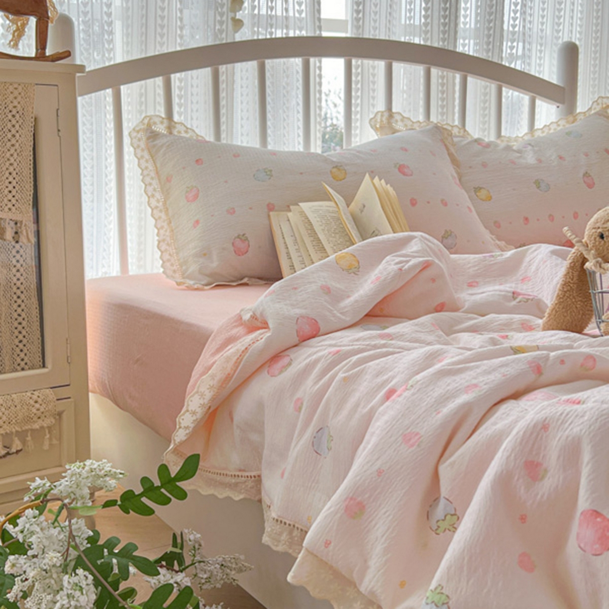 91家纺网 家纺一手货源 找家纺 港岛妹妹 2026新款镂空花边夏被 夏被四件套 草莓果园