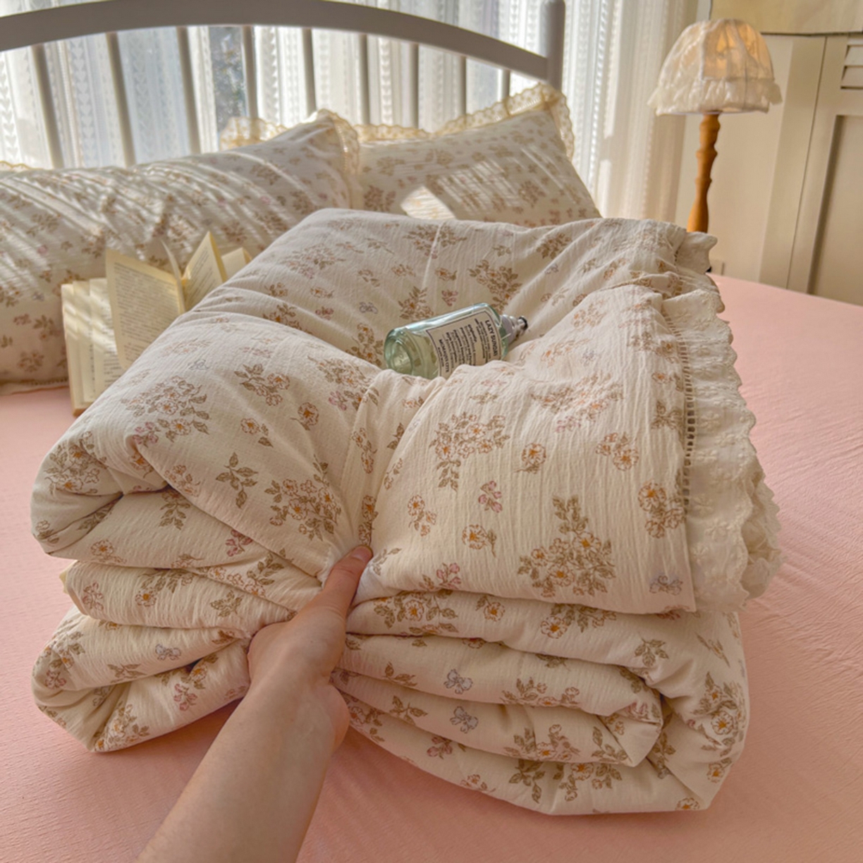 91家纺网 家纺一手货源 找家纺 港岛妹妹 2026新款镂空花边夏被 夏被四件套 花间语