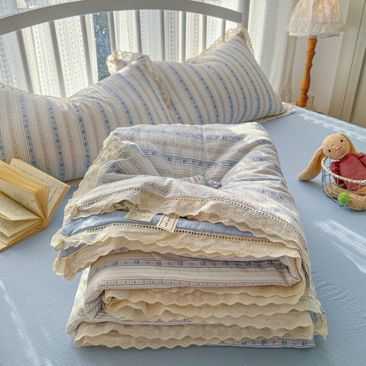 91家纺网 家纺一手货源 找家纺 港岛妹妹 2026新款镂空花边夏被 夏被四件套 米兰