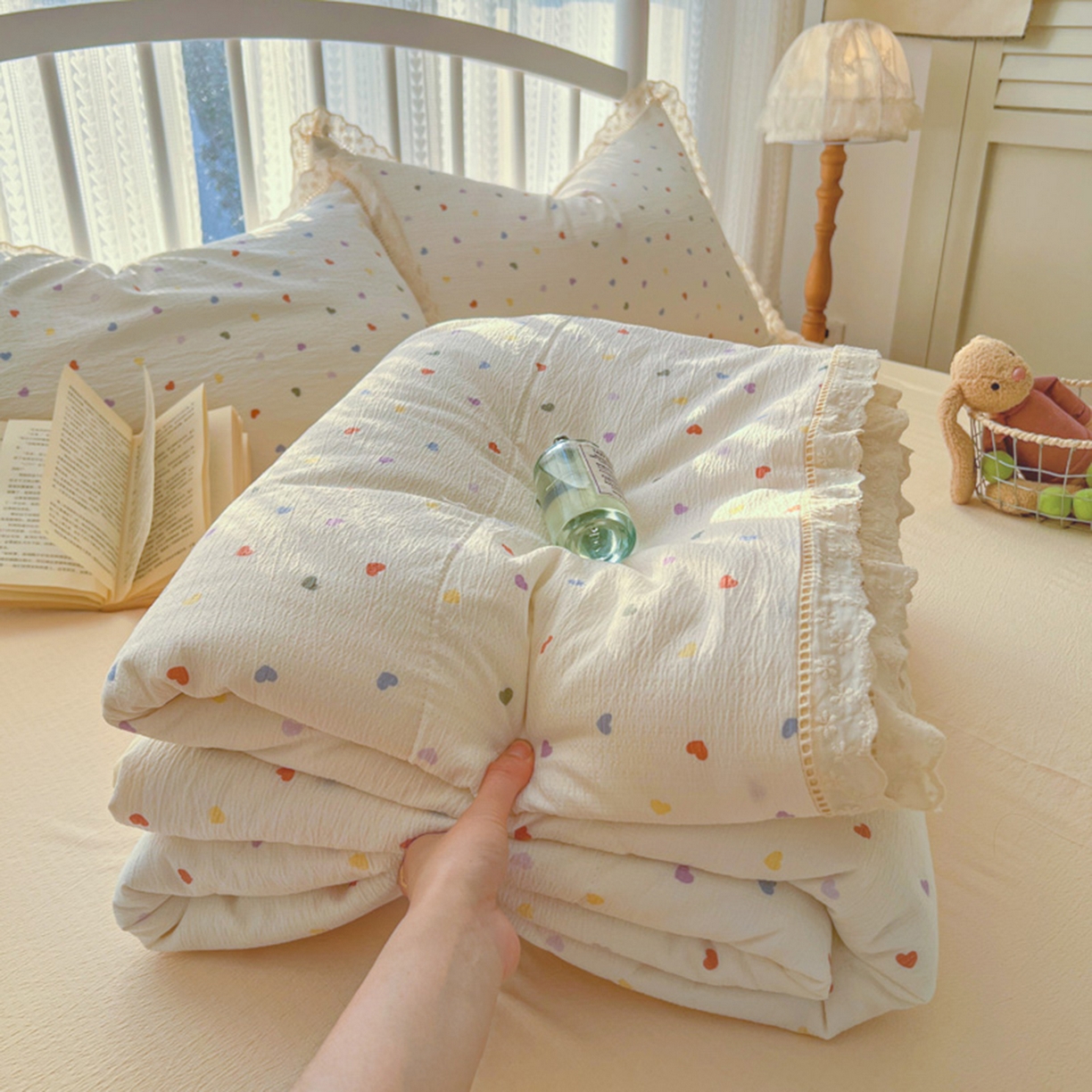 91家纺网 家纺一手货源 找家纺 港岛妹妹 2026新款镂空花边夏被 夏被四件套 奶油小爱心