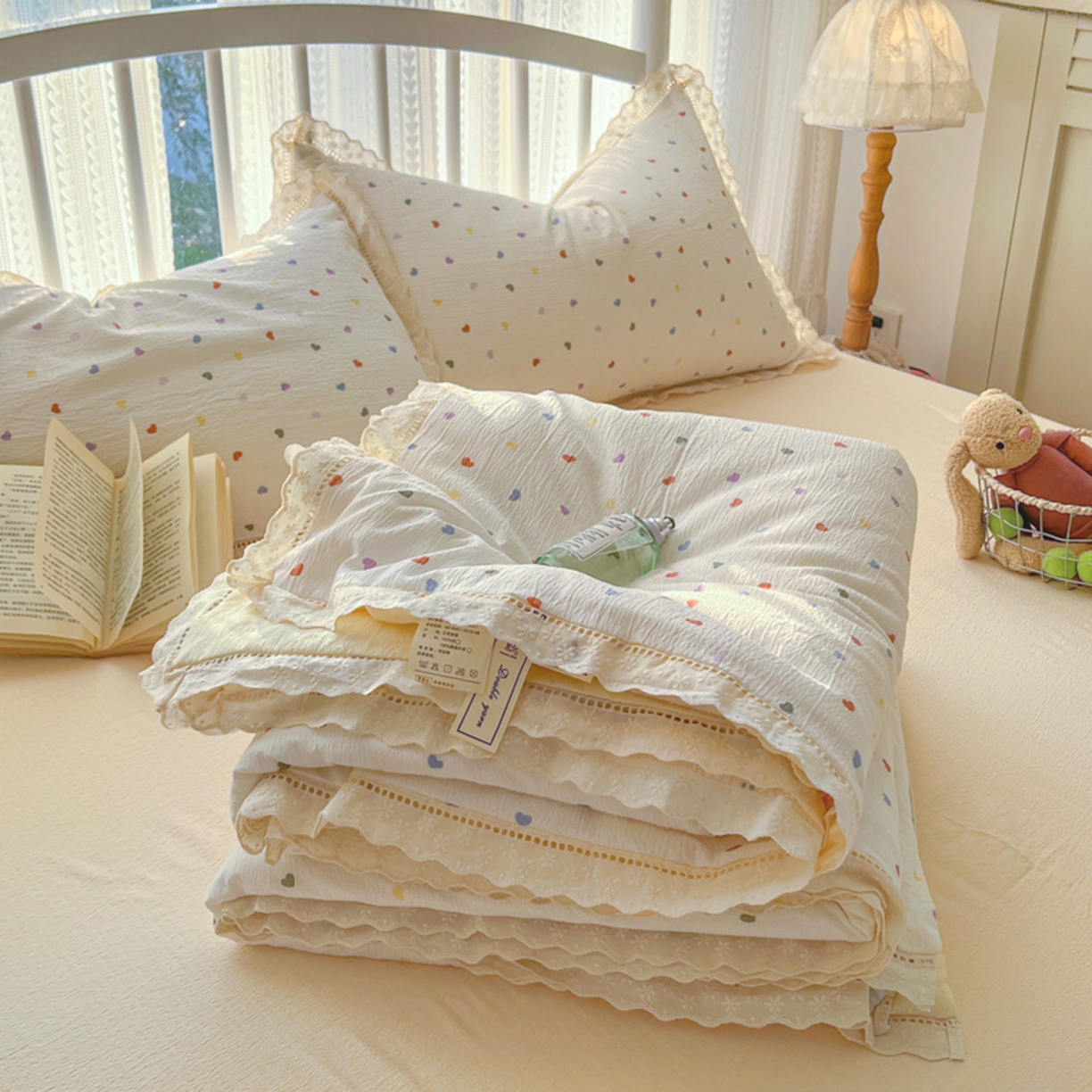 91家纺网 家纺一手货源 找家纺 港岛妹妹 2026新款镂空花边夏被 夏被四件套 奶油小爱心