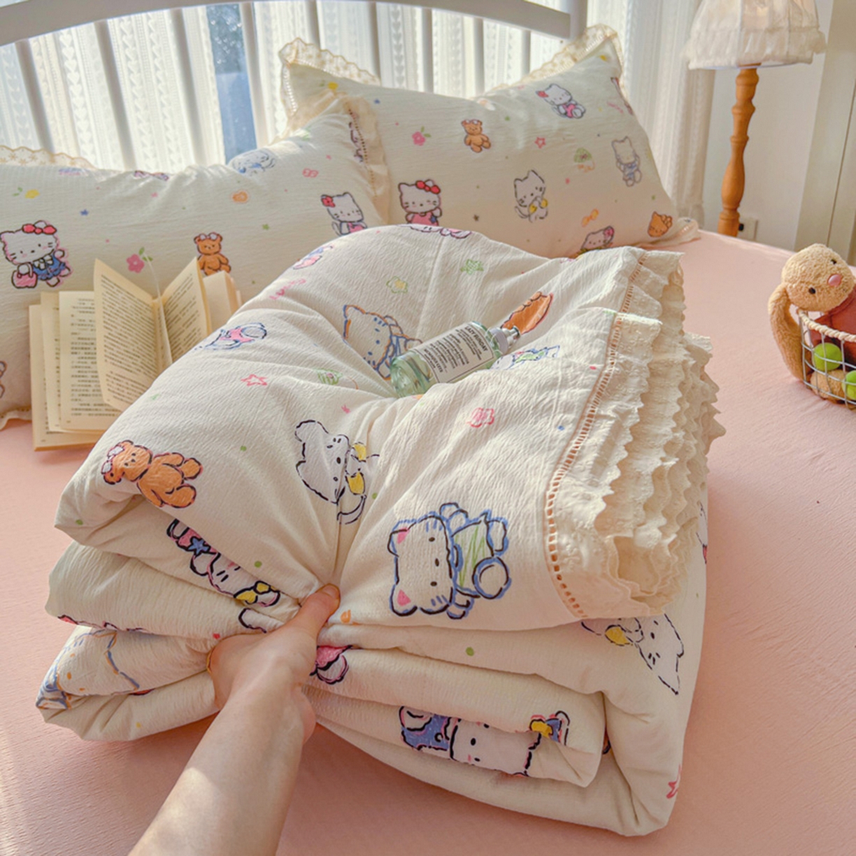 91家纺网 家纺一手货源 找家纺 港岛妹妹 2026新款镂空花边夏被 夏被四件套 泡芙小猫