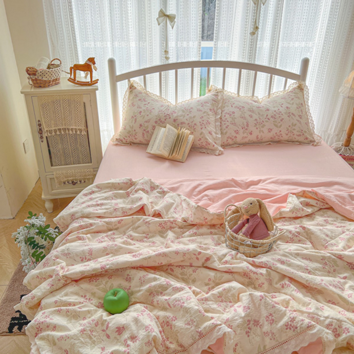 91家纺网 家纺一手货源 找家纺 港岛妹妹 2026新款镂空花边夏被 夏被四件套 浅茉樱藤