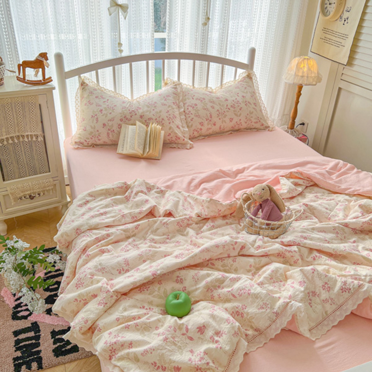 91家纺网 家纺一手货源 找家纺 港岛妹妹 2026新款镂空花边夏被 夏被四件套 浅茉樱藤