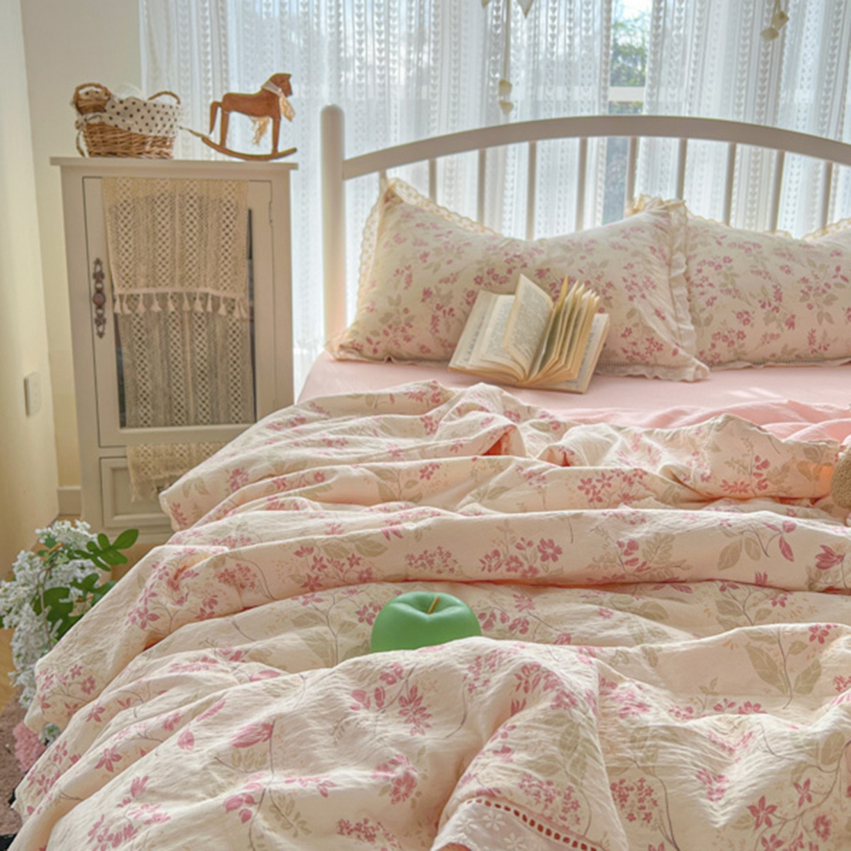 91家纺网 家纺一手货源 找家纺 港岛妹妹 2026新款镂空花边夏被 夏被四件套 浅茉樱藤